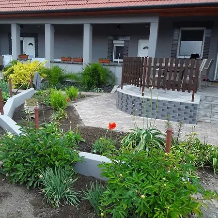 Tornacos Vendeghaz Guest house *
